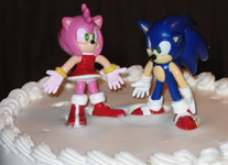 Sonic & Amy wedding cake topper