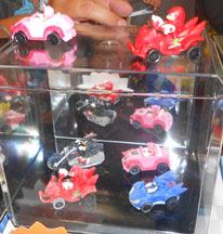 Gacha mini figure & vehicle display