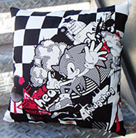 Checker & Cloud theme Sonic throw pillow
