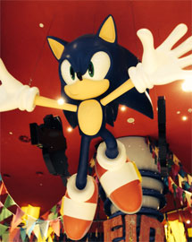 Dubai Mall Sonic Hanging Jump Statue