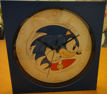 Classic style spinning Sonic square clock