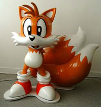 Missing arms Tails display